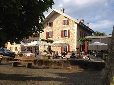 Hotel Au Boeuf Rouge à Crassier Extérieur photo