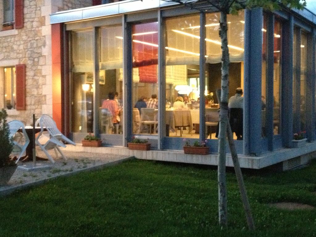 Hotel Au Boeuf Rouge à Crassier Extérieur photo