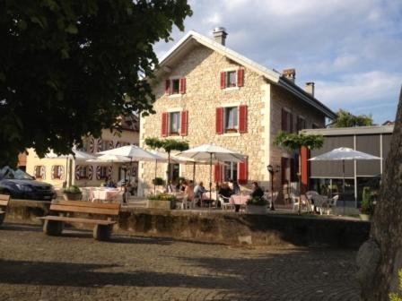 Hotel Au Boeuf Rouge à Crassier Extérieur photo
